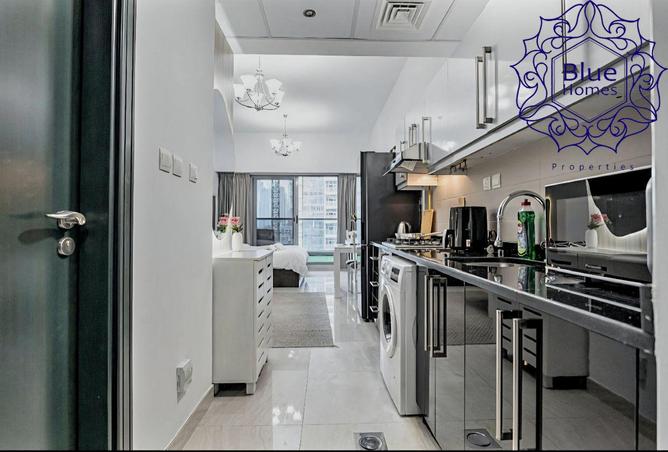 Canal and downtown view|Fully Furnished Studio photo 3