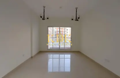 شقة - 2 غرف نوم - 3 حمامات للايجار في بناية رويال جي في سي - الضاحية 10 - قرية جميرا الدائرية - دبي