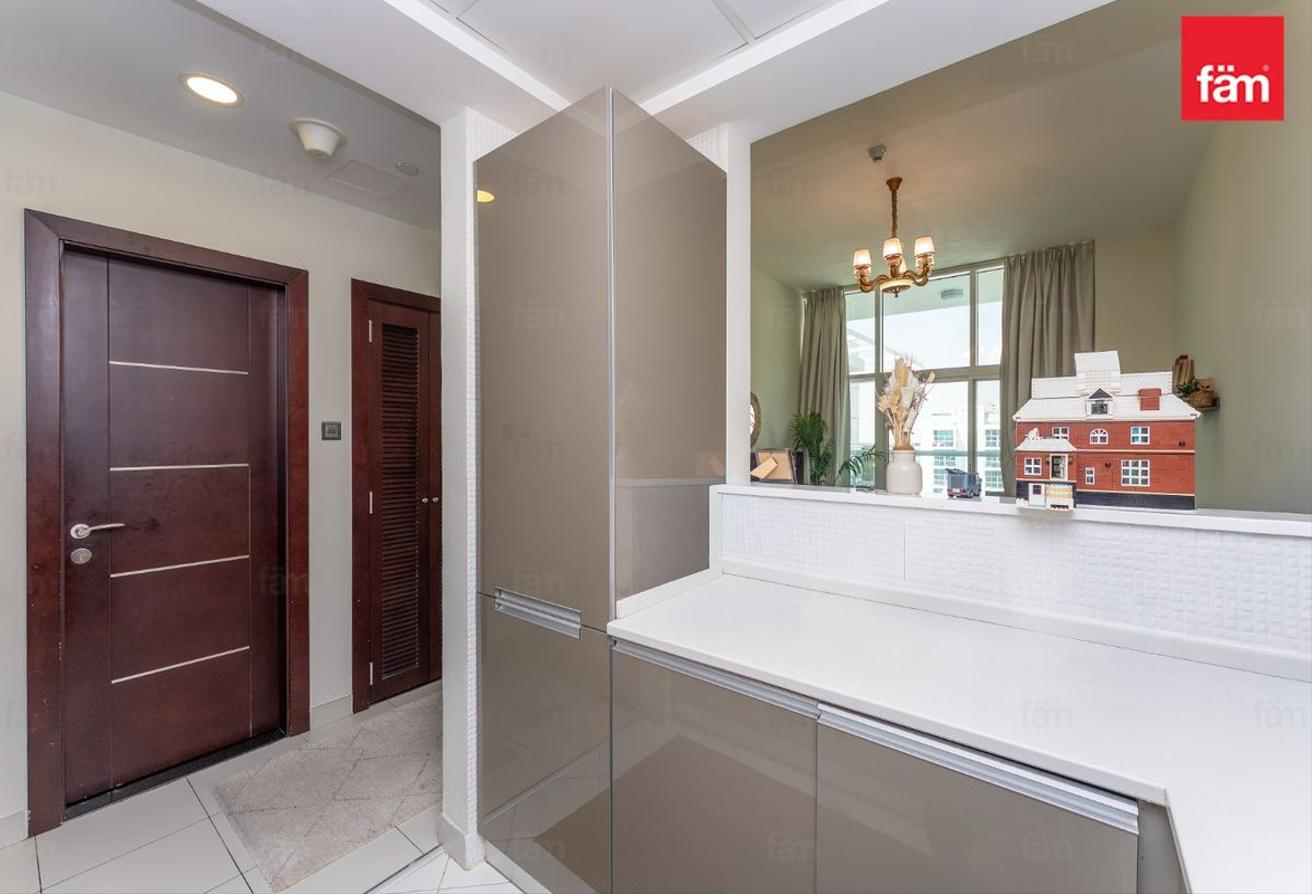 Cozy 1 Bedroom For Rent Glitz 1 photo 10