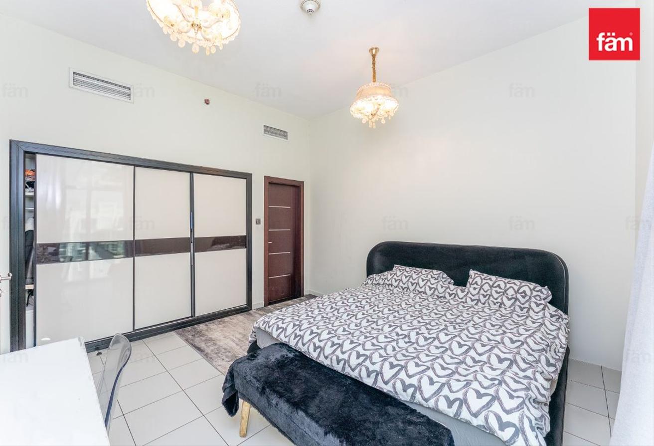 Cozy 1 Bedroom For Rent Glitz 1 photo 14