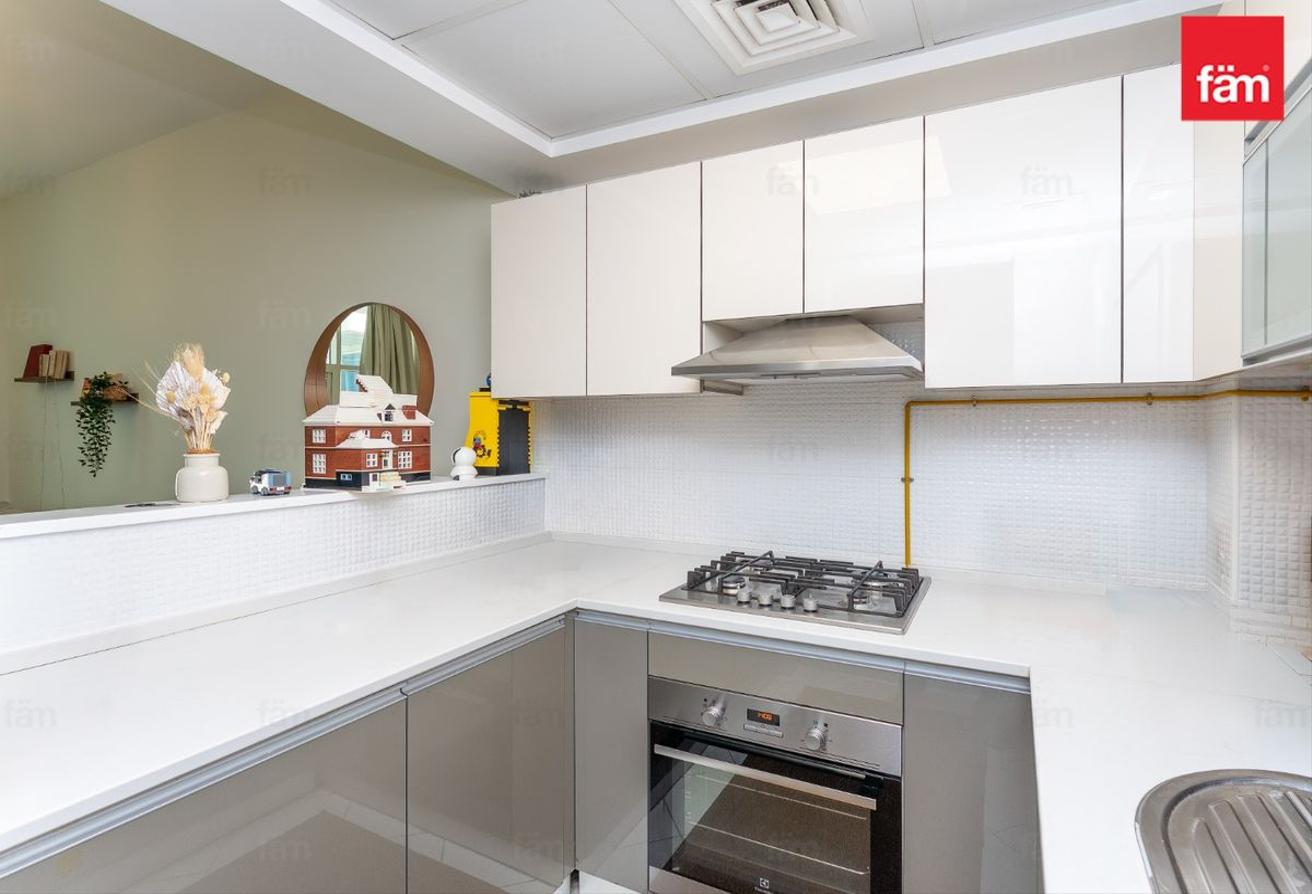 Cozy 1 Bedroom For Rent Glitz 1 photo 9