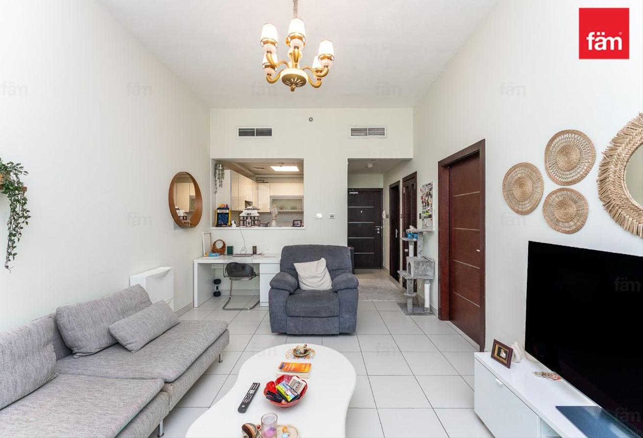 Cozy 1 Bedroom For Rent Glitz 1 photo 8