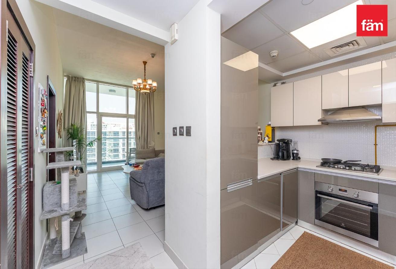 Cozy 1 Bedroom For Rent Glitz 1 photo 4