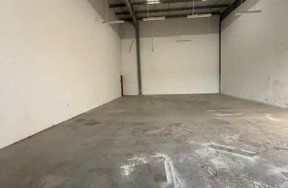 مستودع - استوديو - 1 حمام للايجار في أم درع - أم القيوين