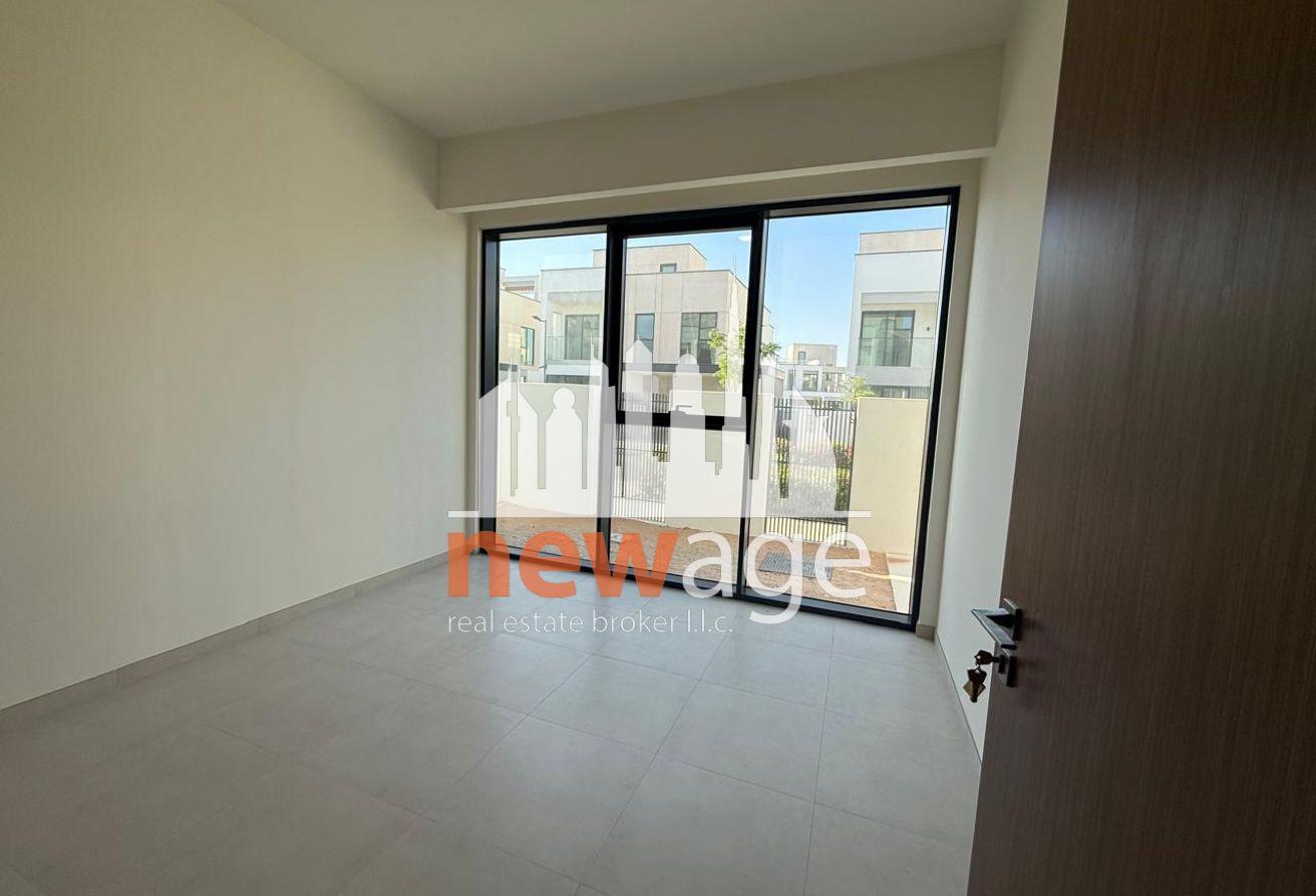 4 BR Villa with Private Garden in Arabian Ranches photo 3