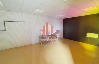 Warehouse - Studio for rent in Ras Al Khor - Dubai