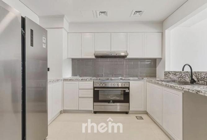 Costa Brava| Modern Townhouse | Prime Location photo 3
