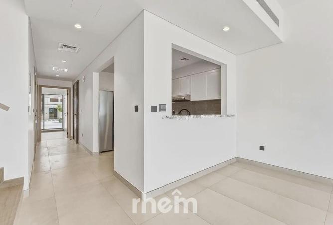 Costa Brava| Modern Townhouse | Prime Location photo 2