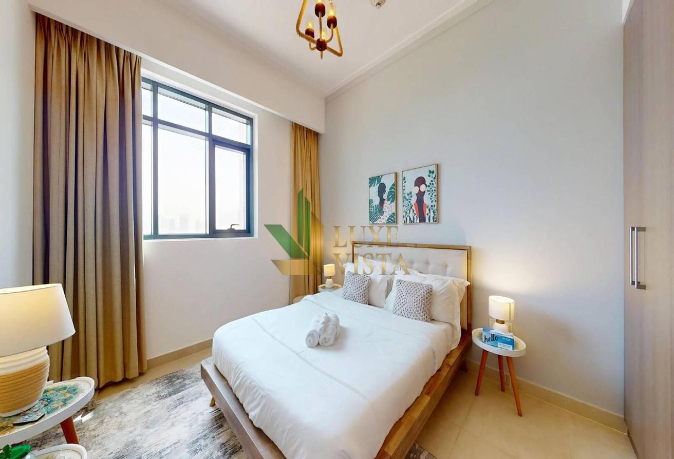 Furnished | Upgraded | Golf and Lake View | Vacant photo 12