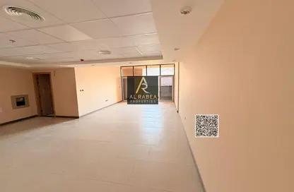 شقة - 2 غرف نوم - 3 حمامات للايجار في برج الكورنيش - طريق كورنيش عجمان - عجمان