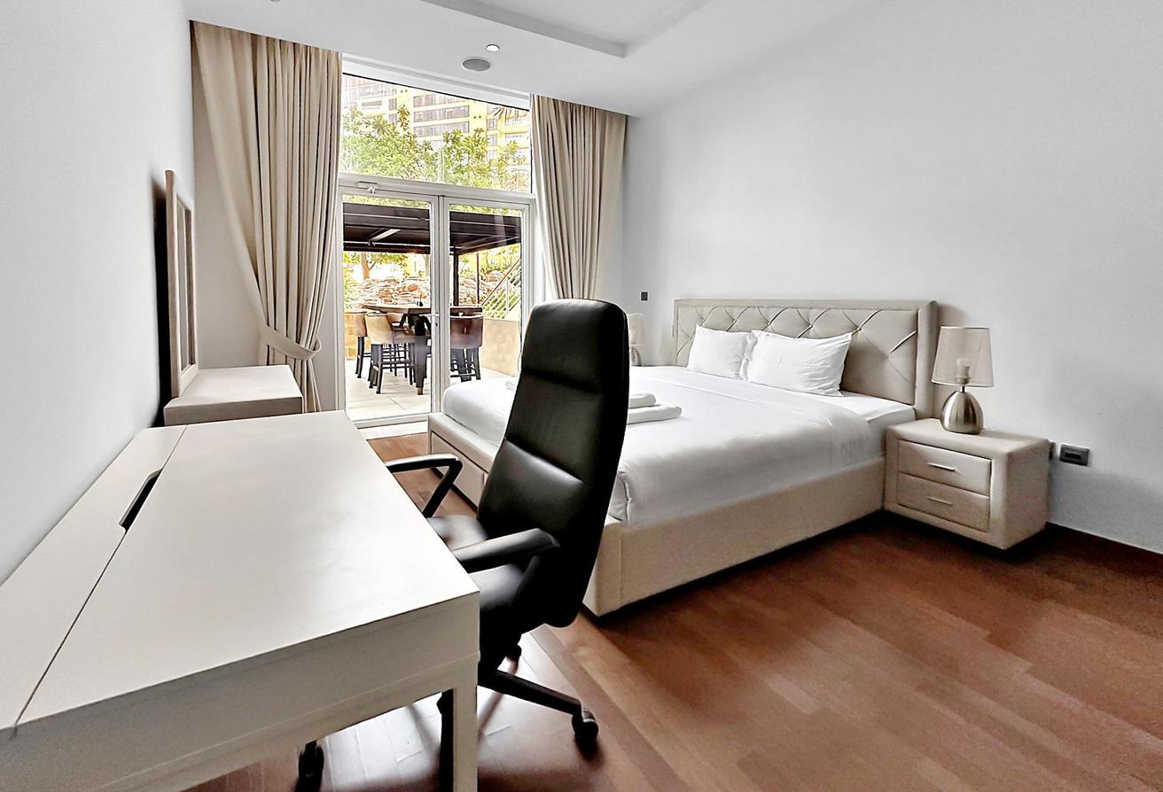 SUMMER DEAL | ALL BILLS INCLUDED | HUGE TERRACE photo 12