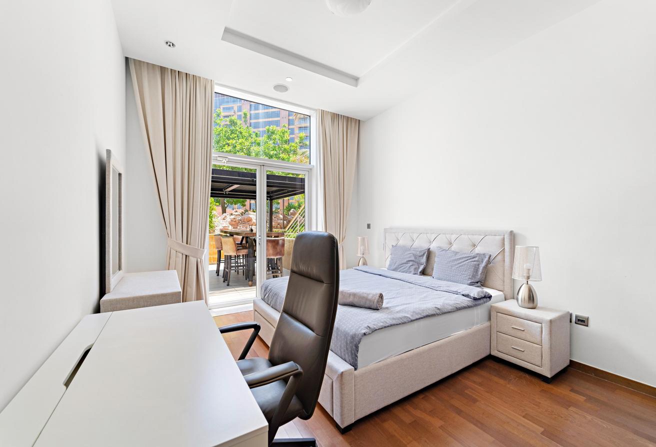 SUMMER DEAL | ALL BILLS INCLUDED | HUGE TERRACE photo 9