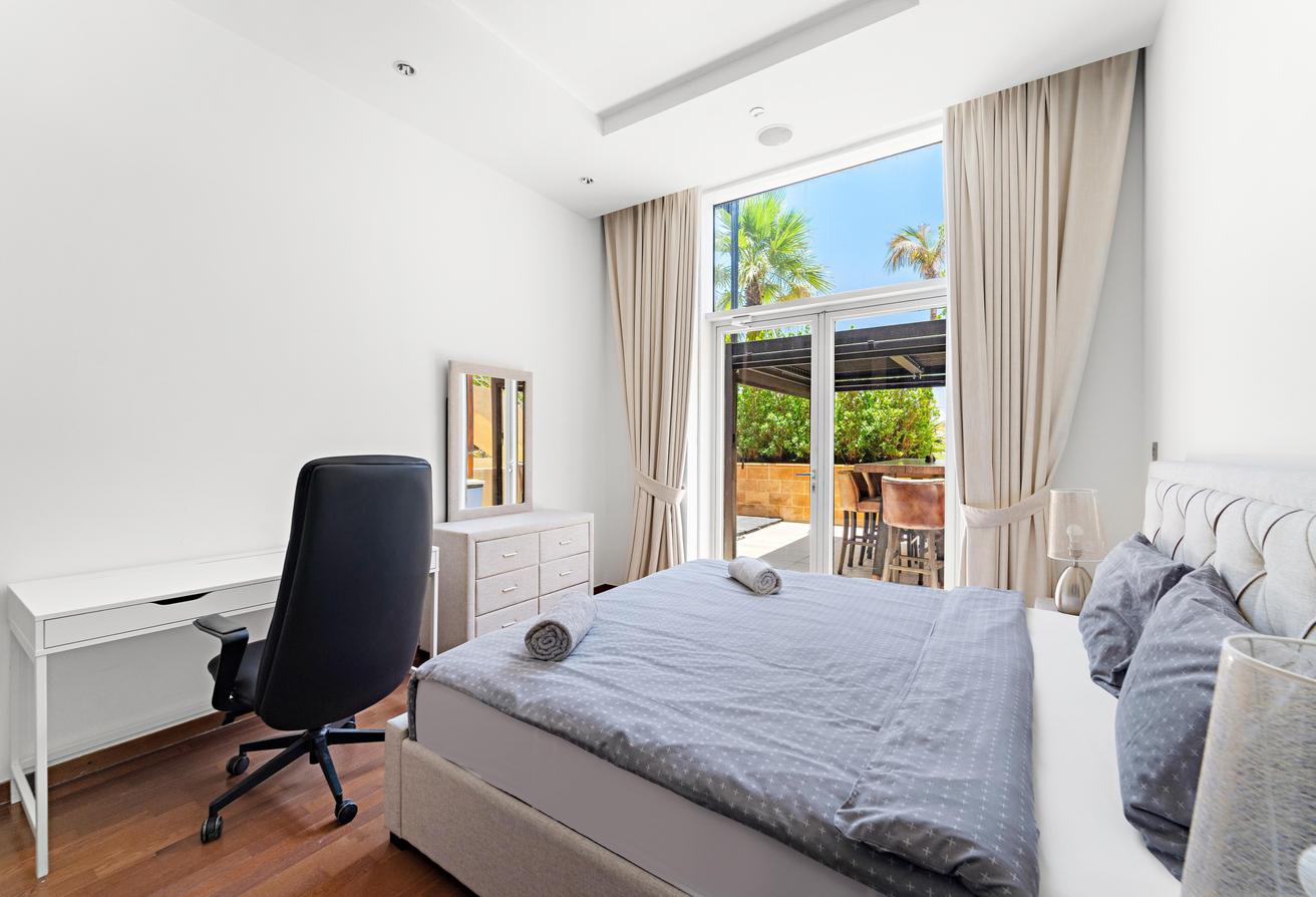 SUMMER DEAL | ALL BILLS INCLUDED | HUGE TERRACE photo 10