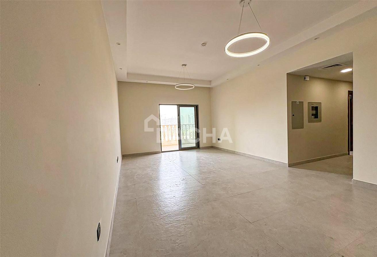 Closed Kitchen | Terrace | Metro Nearby photo 2