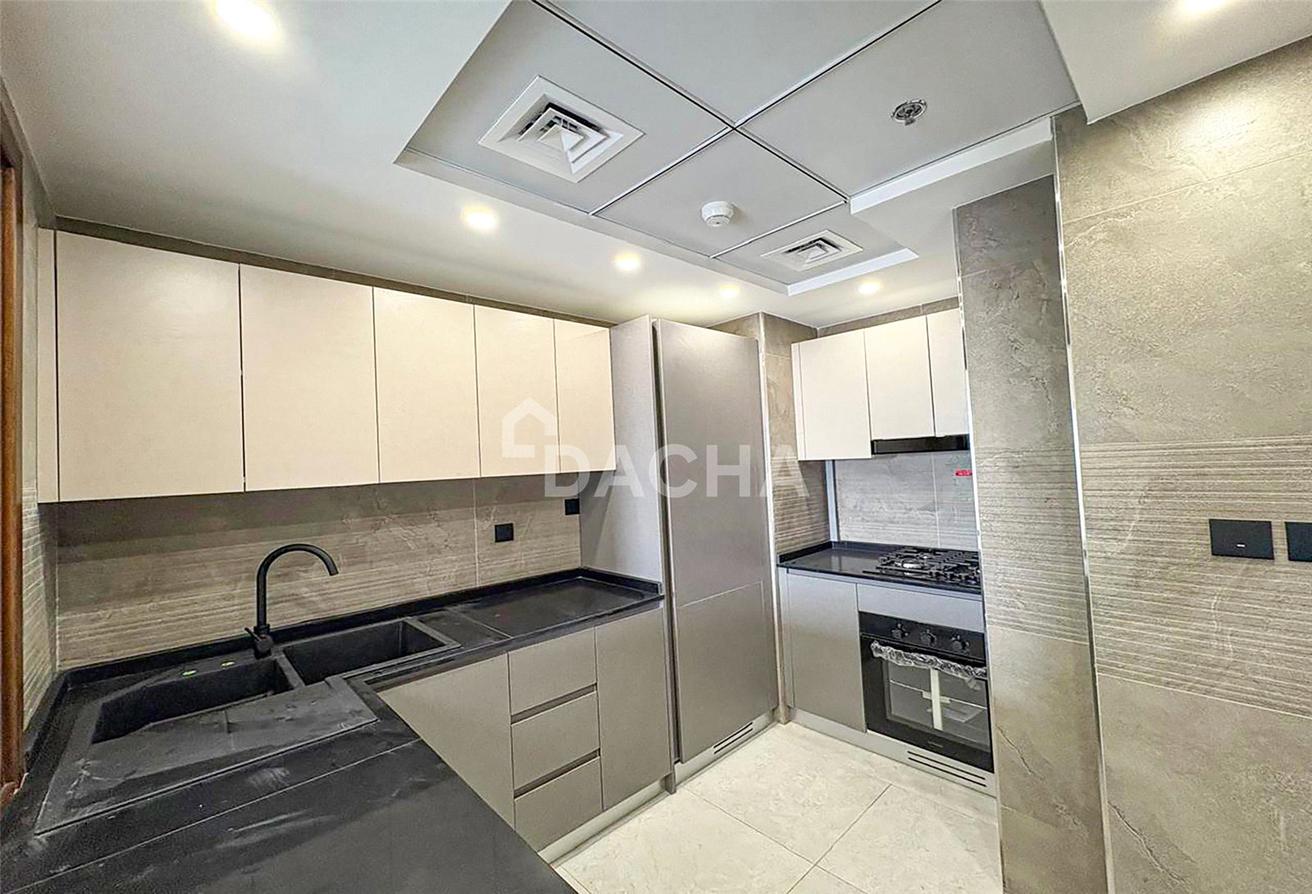 Closed Kitchen | Terrace | Metro Nearby photo 9