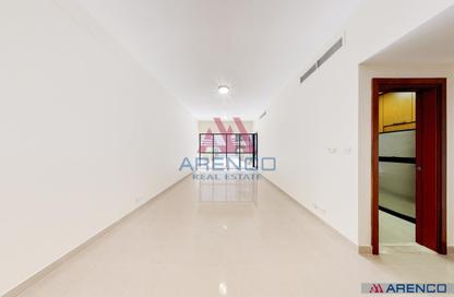 Apartment - 1 Bedroom - 1 Bathroom for rent in Golden Sands 9 - Al Mankhool - Bur Dubai - Dubai
