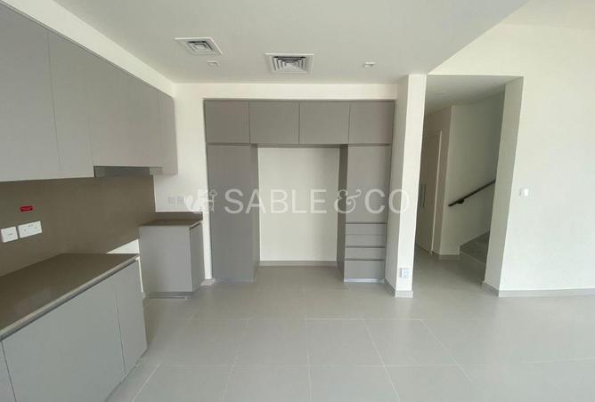4-bed villa in Greenview · Upgraded · Corner unit — photo 2