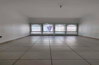 Apartment - 2 - 2 for rent in Hamdan Street - Abu Dhabi