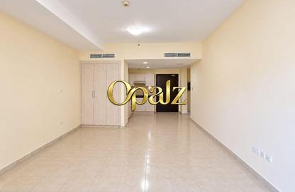 Apartment - Studio - 1 for rent in Abdul Rahim Mohd Al Zarooni Building - Al Mankhool - Bur Dubai - Dubai