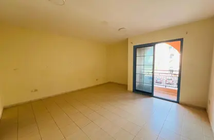 شقة - 1 حمام للايجار في P22 - طراز فرنسي - المدينة العالمية - دبي