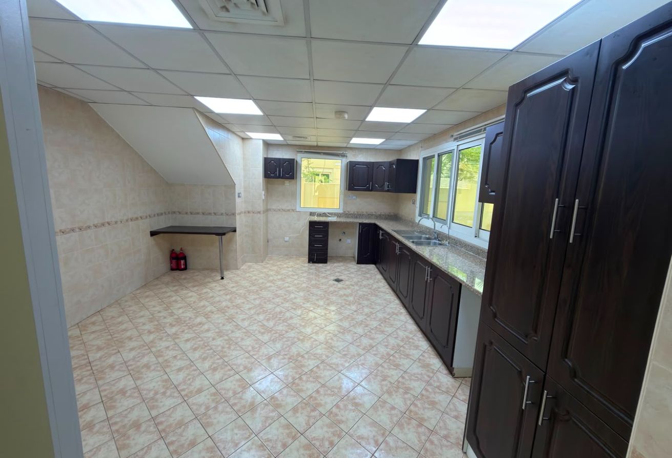 Spacious | Vacant | Park View | Corner Villa — image 13
