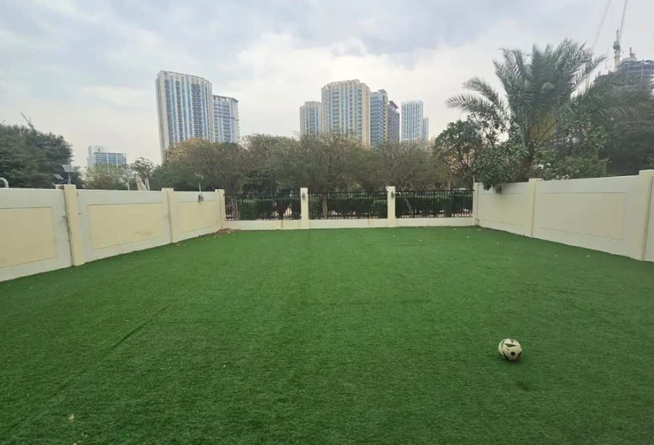 Spacious | Vacant | Park View | Corner Villa — image 18