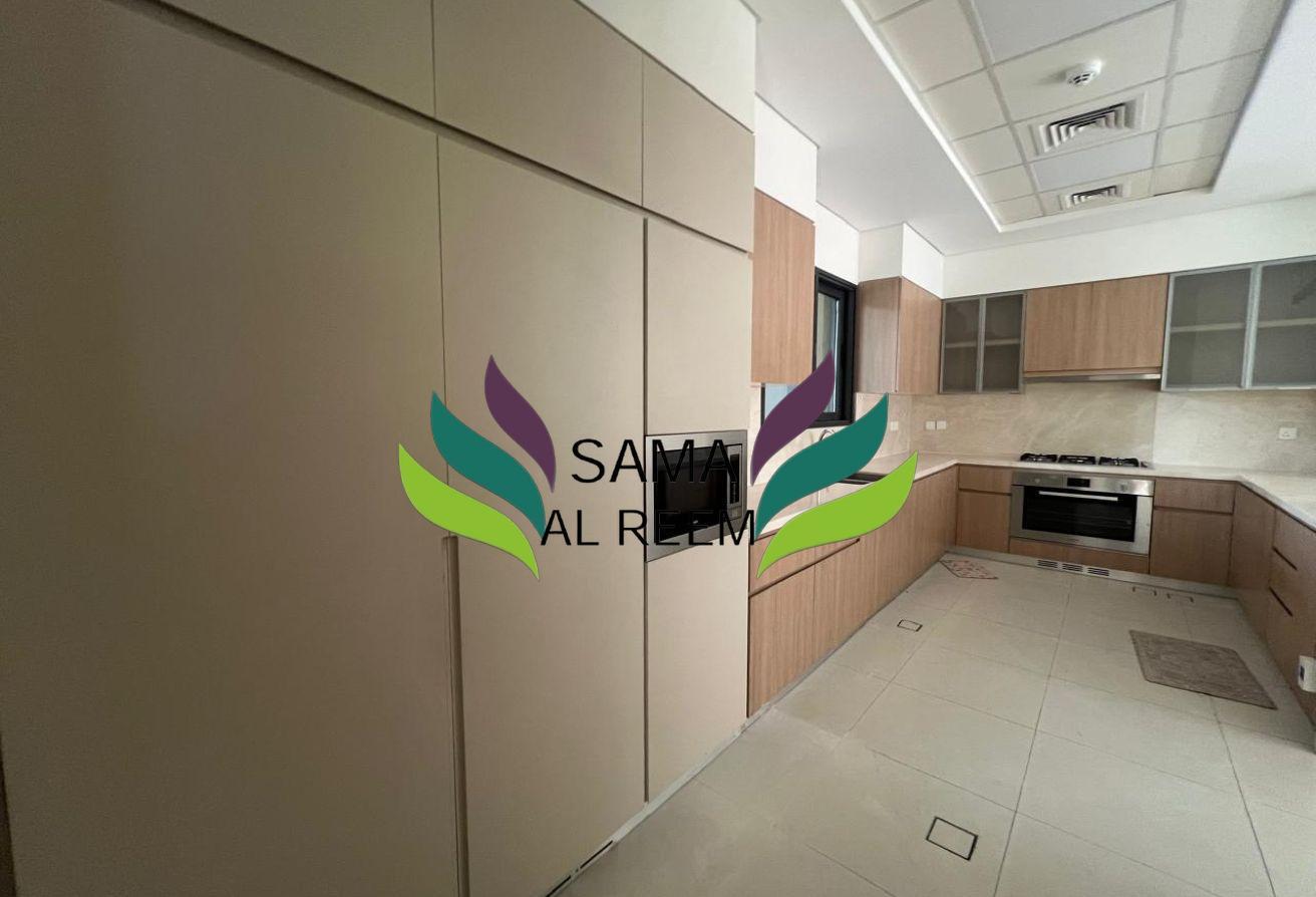 Lovely 3 Bed+Maid Compound Villa In Al Barsha 1 photo 11