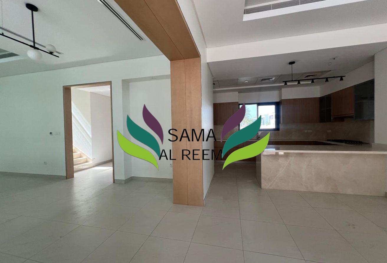 Lovely 3 Bed+Maid Compound Villa In Al Barsha 1 photo 6