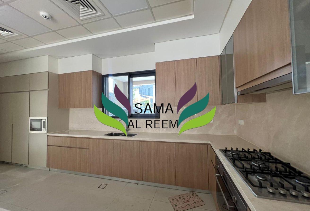Lovely 3 Bed+Maid Compound Villa In Al Barsha 1 photo 12