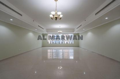 Apartment - 4 Bedrooms - 4 Bathrooms for rent in Robot Park Tower - Al Khan - Sharjah Apartment - 4 Bedrooms - 4 Bathrooms for rent in Robot Park Tower - Al Khan - Sharjah