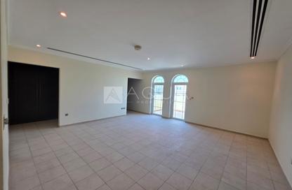 Villa - 4 Bedrooms - 5 Bathrooms for rent in District 4 - Jumeirah Park - Dubai