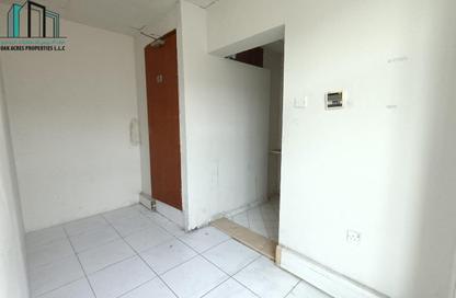 Office Space - Studio - 1 for rent in Obaid Bin Khalifa Humaidan - Al Khabaisi - Deira - Dubai