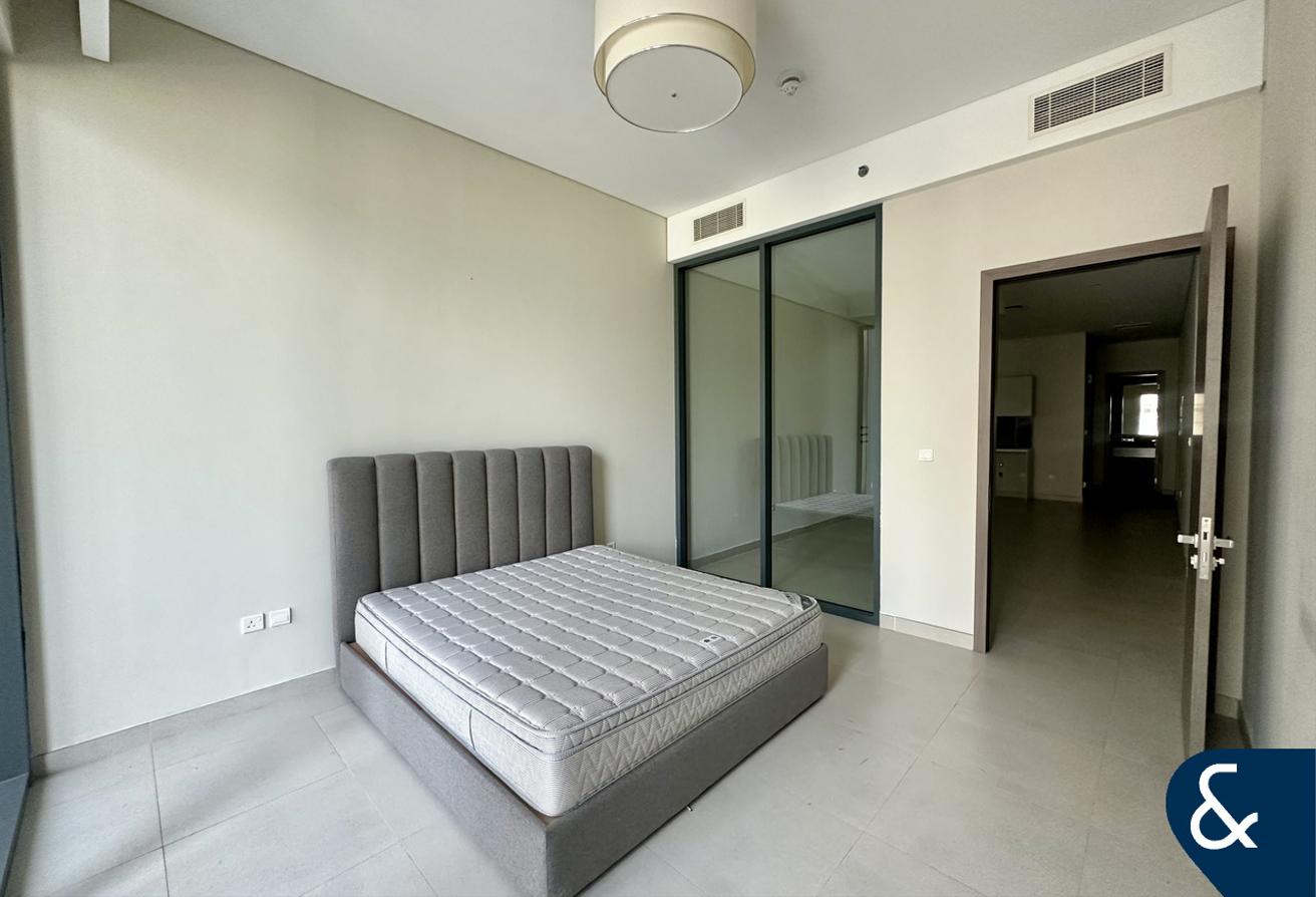 Studio | Burj View | Part Furnished photo 2