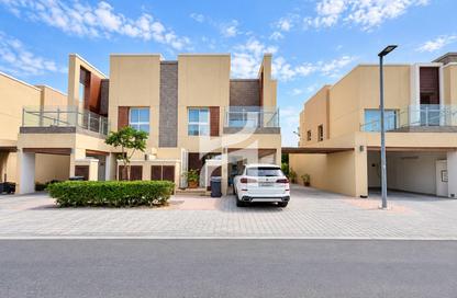 Villa - 3 - 4 for rent in Villa Lantana 2 - Villa Lantana - Dubai Science Park - Dubai
