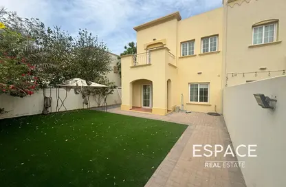 فيلا - 2 غرف نوم - 3 حمامات للايجار في الينابيع 3 - الينابيع - دبي