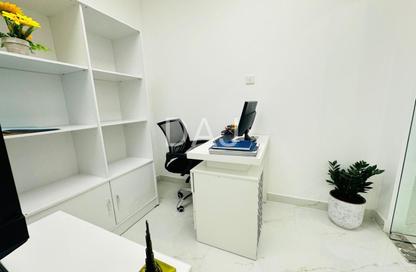 مكتب - غرفة نوم - 1 حمام للايجار في ريم ريزدنسي - الكرامة - دبي