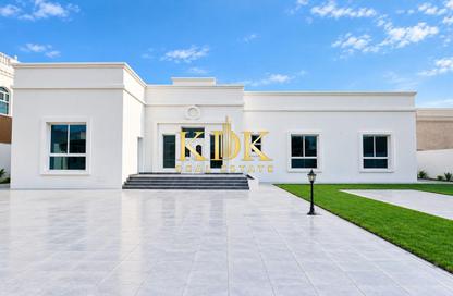 Villa - 4 - 5 for rent in Nad Al Sheba 4 - Nad Al Sheba - Dubai Villa - 4 - 5 for rent in Nad Al Sheba 4 - Nad Al Sheba - Dubai