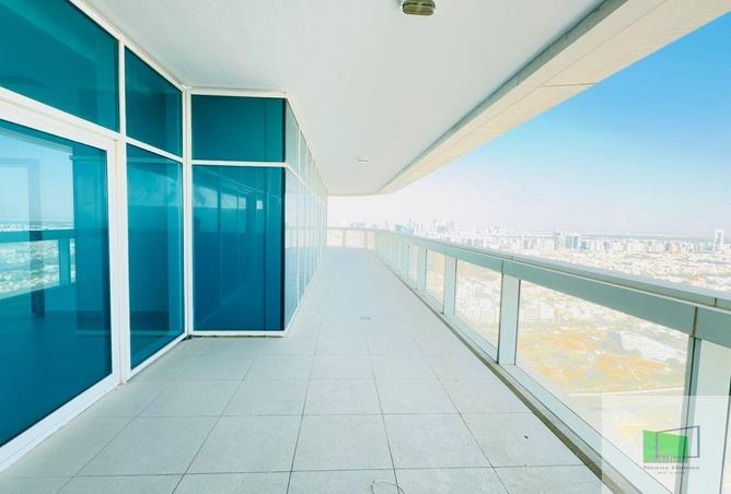 4-bed penthouse in Al Ain Tower · Sea view — photo 4