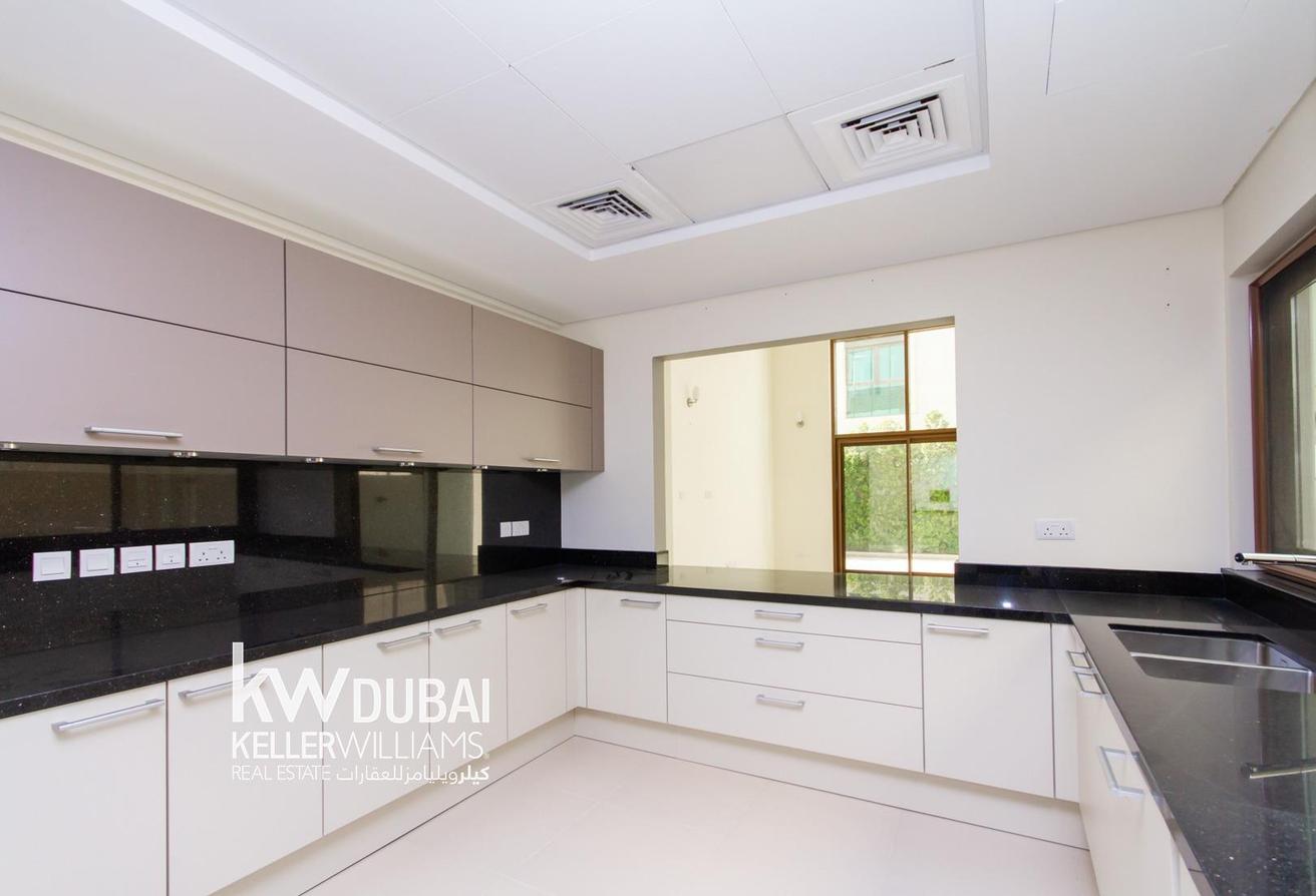 SINGLE ROW | LARGE PLOT | LANDSCAPED photo 8