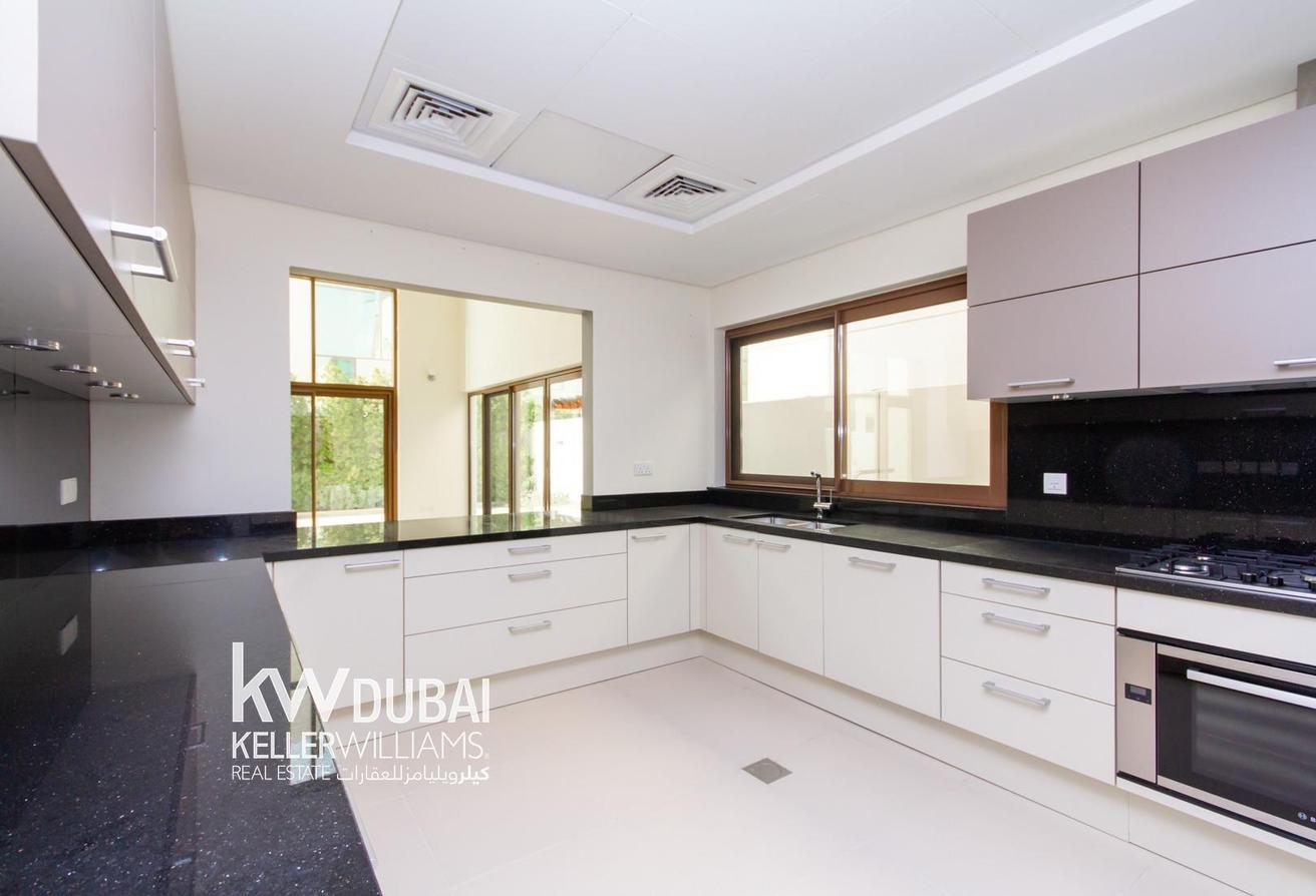 SINGLE ROW | LARGE PLOT | LANDSCAPED photo 7