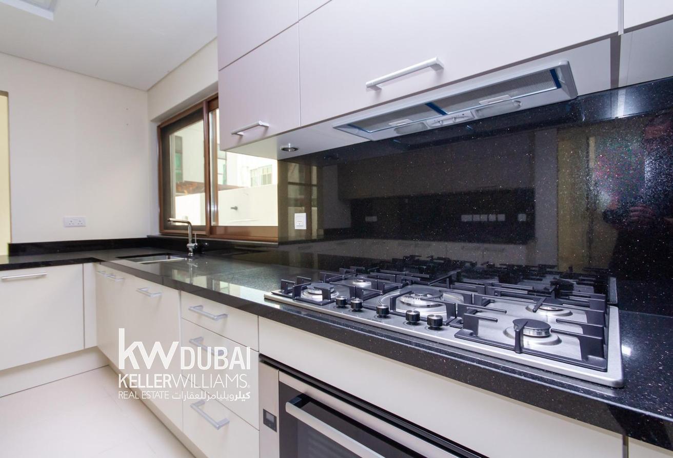 SINGLE ROW | LARGE PLOT | LANDSCAPED photo 9