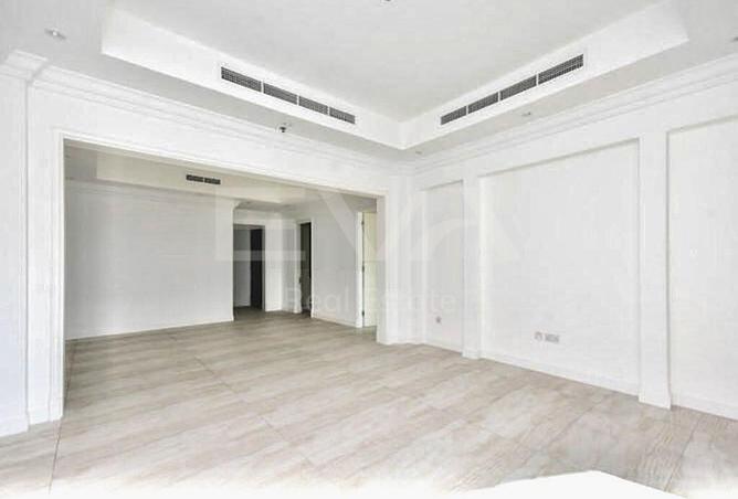 BURJ KHALIFA VIEW | SPACIOUS LAYOUT | UNFURNISHED photo 3