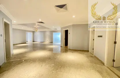 Apartment - 4 Bedrooms - 5 Bathrooms for rent in Corniche Road - Abu Dhabi