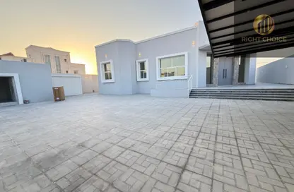 فيلا - 4 غرف نوم - 6 حمامات للايجار في مدينة الرياض - أبوظبي