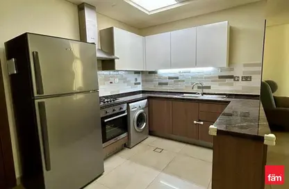 شقة - 2 غرف نوم - 2 حمامات للايجار في عزيزي بلازا - الفرجان - دبي