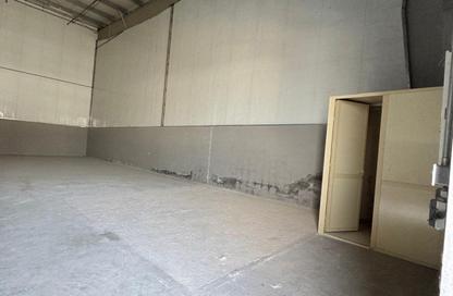 Warehouse - Studio - 1 Bathroom for rent in Mussafah Industrial Area - Mussafah - Abu Dhabi