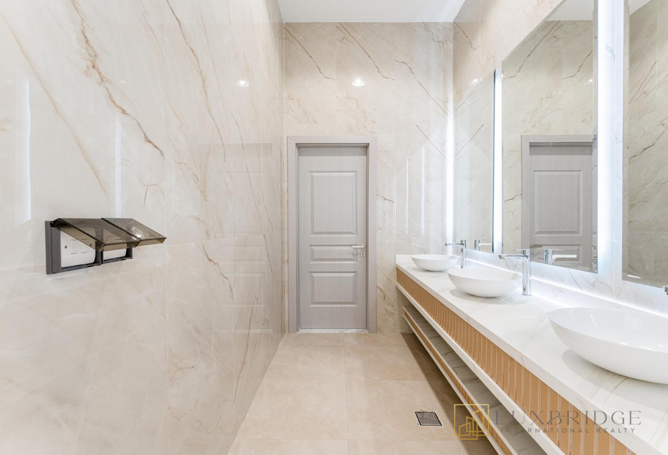 Skyline Elegance | Premium Location photo 4