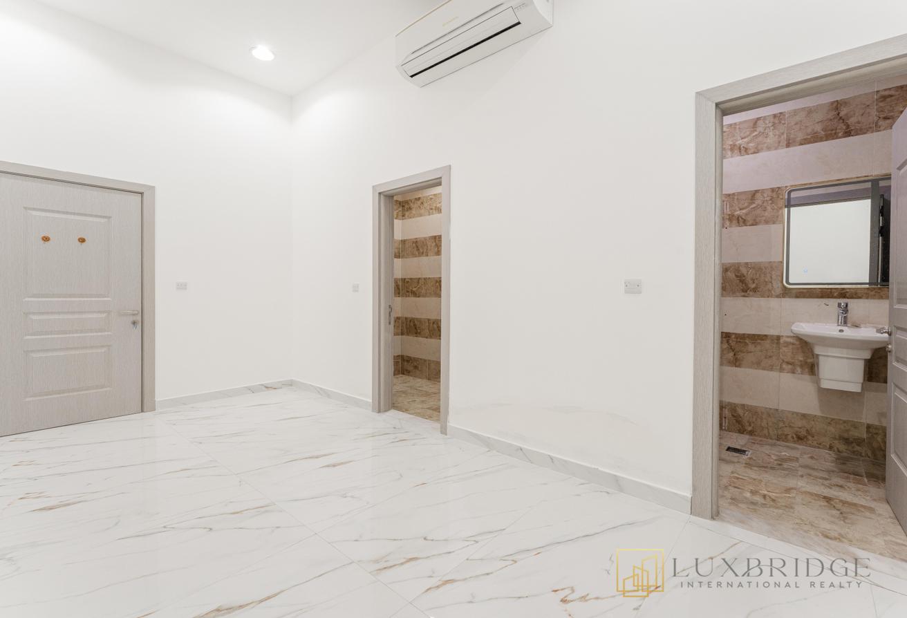 Skyline Elegance | Premium Location photo 8