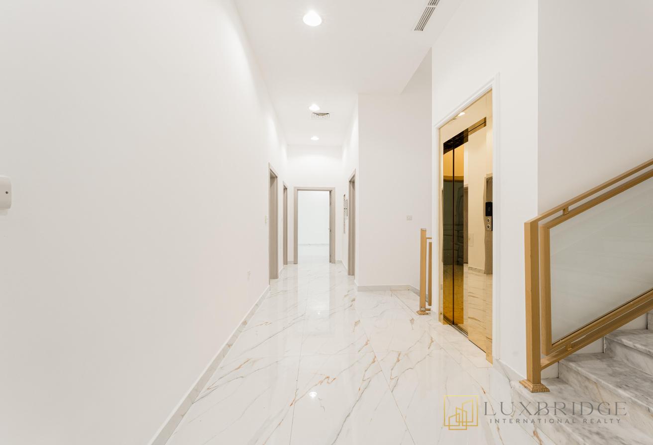 Skyline Elegance | Premium Location photo 12