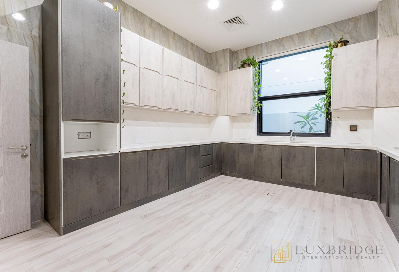 Skyline Elegance | Premium Location photo 5